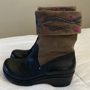 OTBT Black Leather and Brown Suede Fold-Over Embroidered Heeled Boots